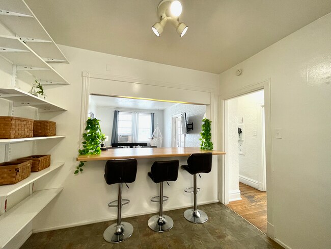 Foto del edificio - 6655 Berthold Ave