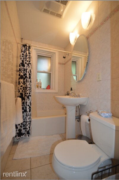 Foto del edificio - 119 Winthrop Rd