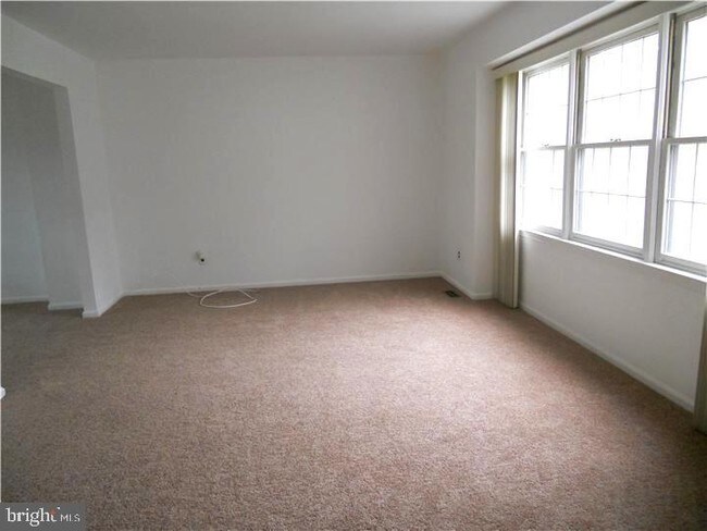 Foto del edificio - 2 Mindy Dr