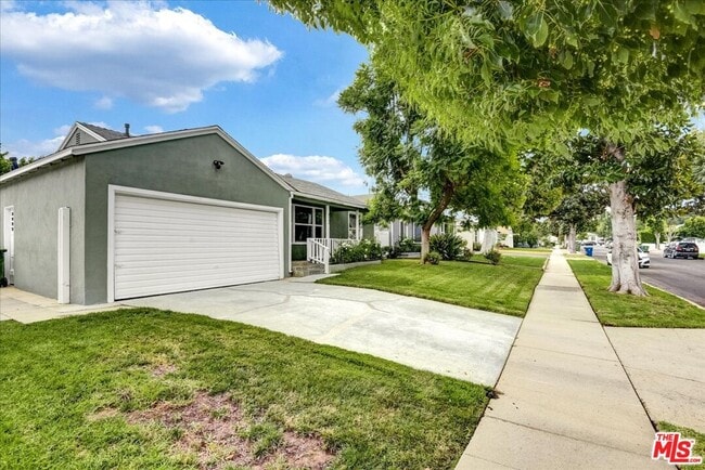 Building Photo - 6200 Jamieson Ave