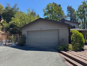 Building Photo - 3 Bel Air Ct