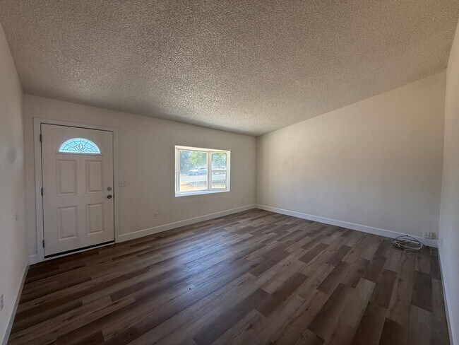 Building Photo - 486 Colonial Cir