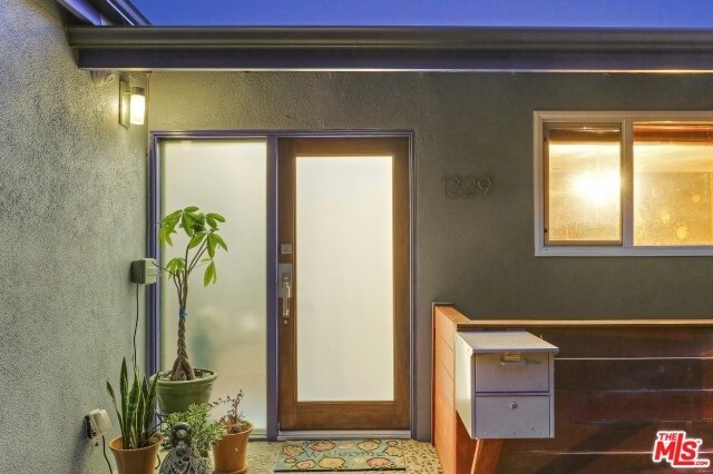 Foto del edificio - 1329 Corona Dr