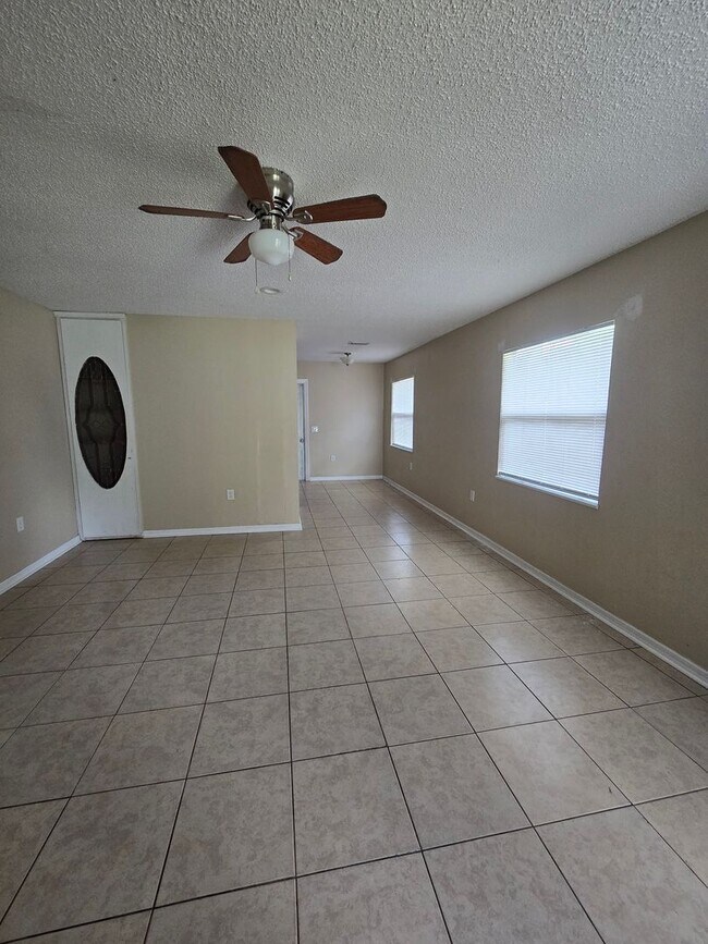 Building Photo - Three bedroom two bath home
