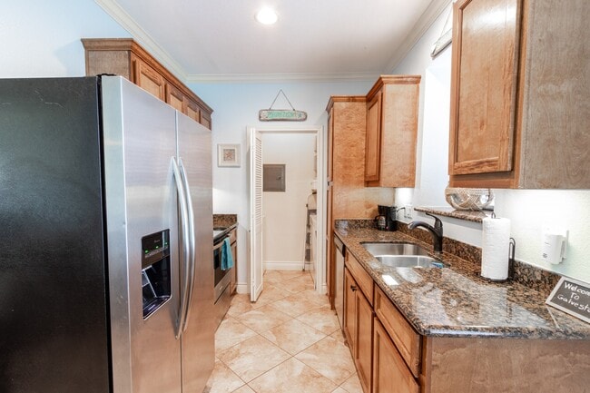 Building Photo - 7000 Seawall Blvd