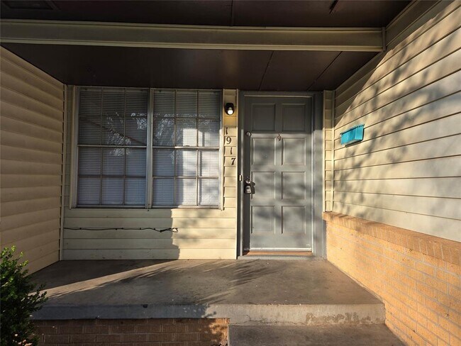 Foto del edificio - 1917 Treat Dr