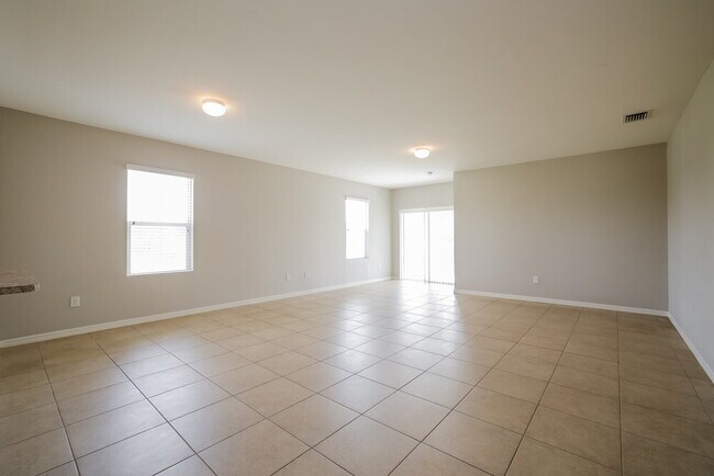 Building Photo - 1301 SW 9th Ct