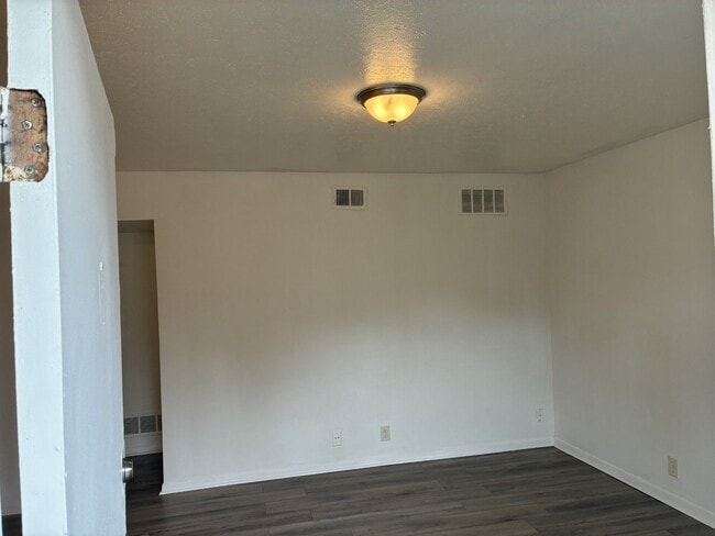Building Photo - Pinecroft Drive