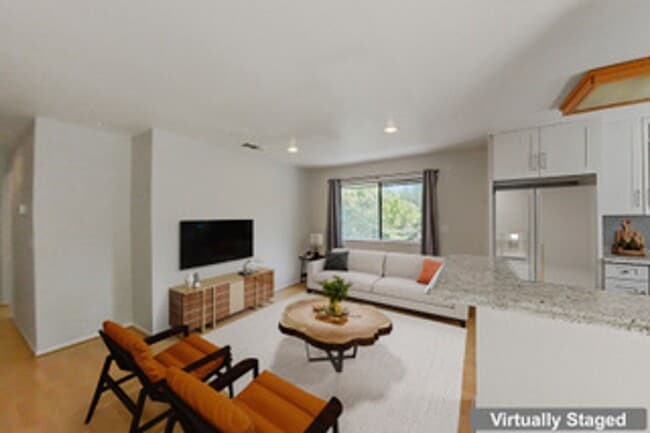 Building Photo - Charming 2 Bed | 1.5 Bath | 2 Car Garage C...