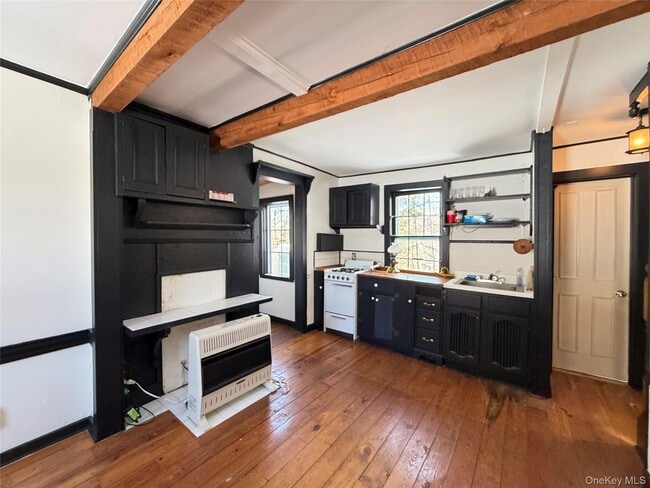 Building Photo - 674 Debruce Rd