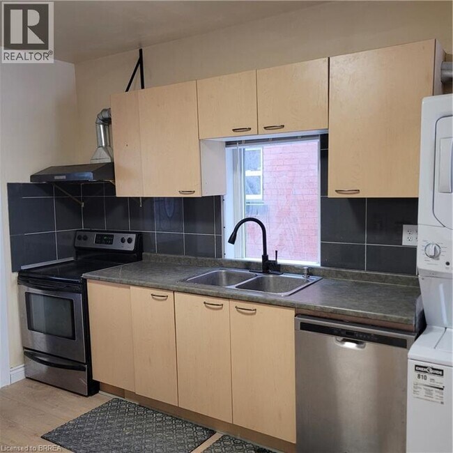 Photo du bâtiment - 72 Victoria St