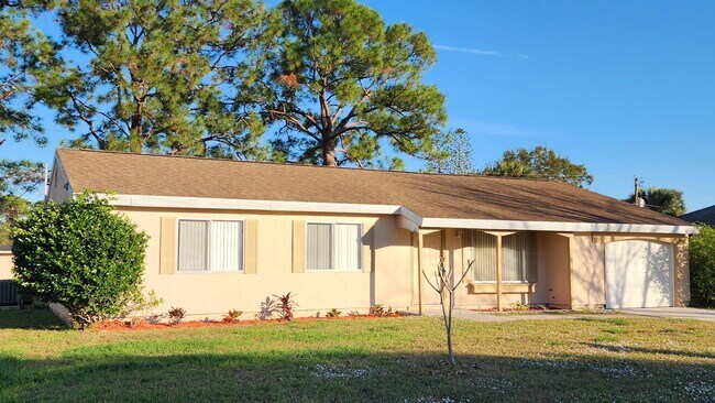 Foto del edificio - 651 NW Sharpe St