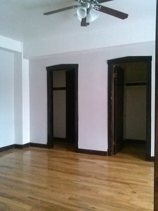 Primary Photo - 4027 W Irving Park Rd