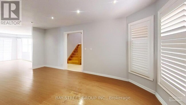 Building Photo - 98 Royalpark Way