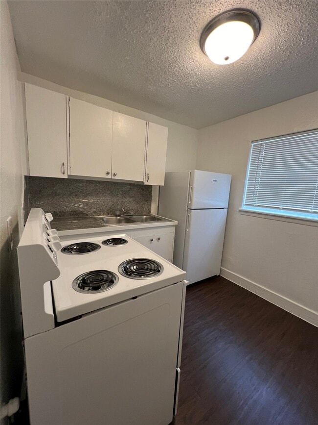 Building Photo - 5415 Scott St