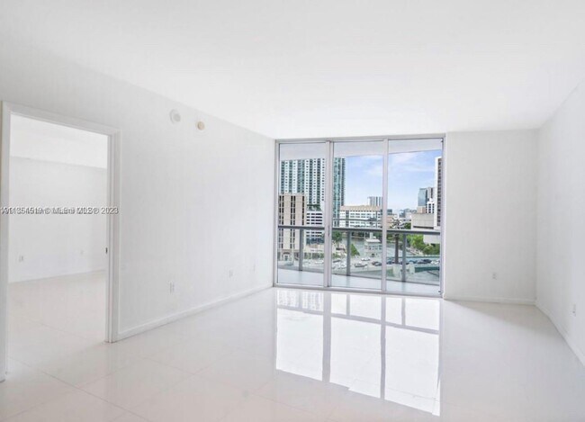 Building Photo - 465 Brickell Ave