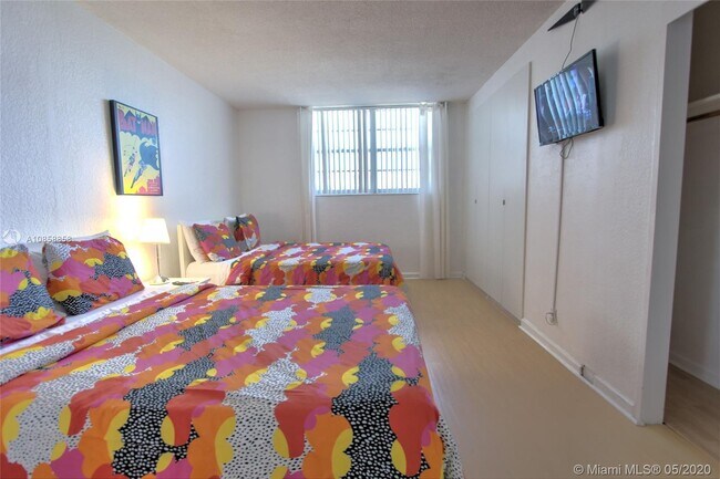 Building Photo - 3901 S Ocean Dr  14W Hollywood Fl 33019
