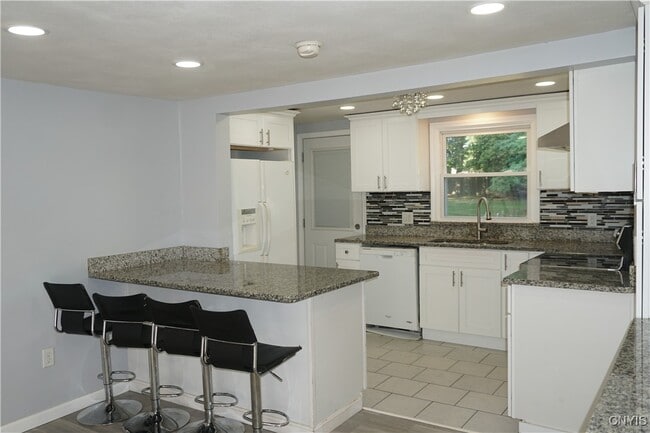 Building Photo - 107 Drexler Ave S