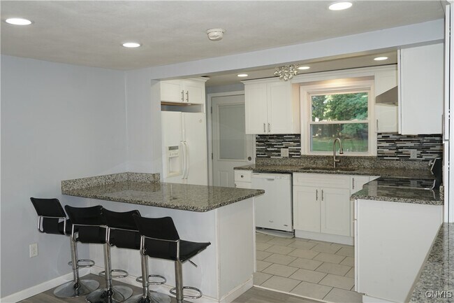 Foto del edificio - 107 Drexler Ave S