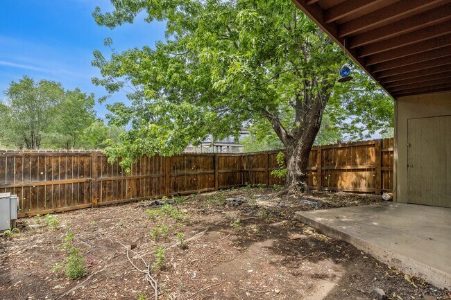 Building Photo - 340 Fairway S