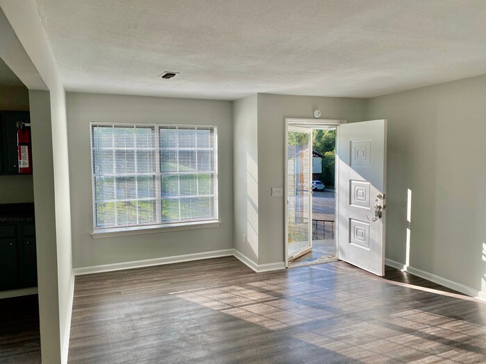 Foto principal - 3Bed/2Bath Duplexin Hixson w Attached Garage