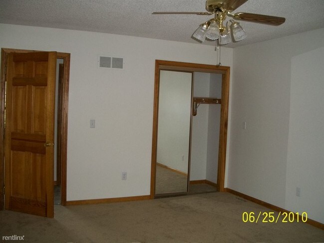 Building Photo - 4 br, 2 bath House - 3600 NW Dogwood Dr