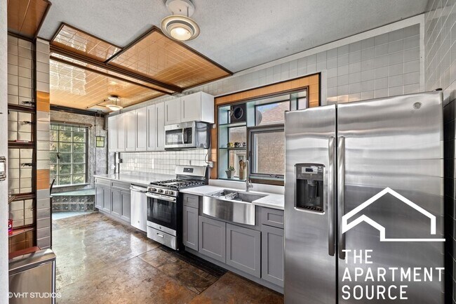 Building Photo - 1805 Scoville Ave