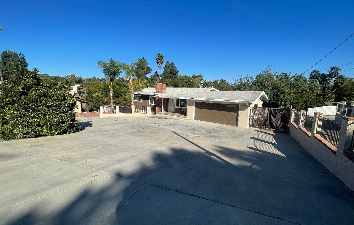 Foto principal - 3905 Calavo Dr