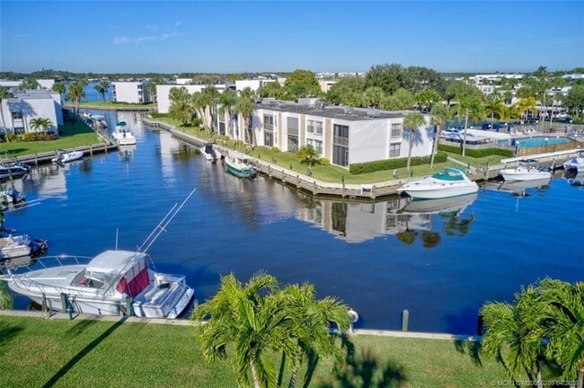 Building Photo - 1950 SW Palm City Rd