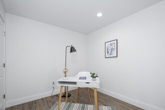 Building Photo - Ezio‘s Place