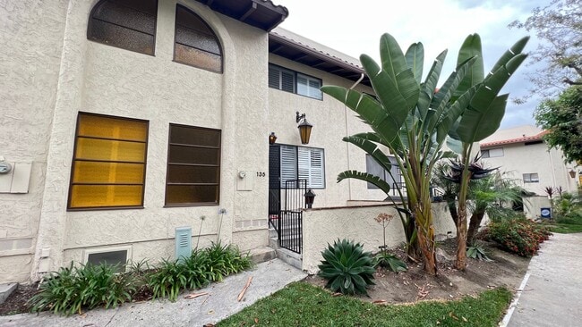 Spacious and Upgraded Orange 2 Bed 2.5 Bath Townhome with 2 Car Garage - Spacious and Upgraded Orange 2 Bed 2.5 Bath Townhome with 2 Car Garage
