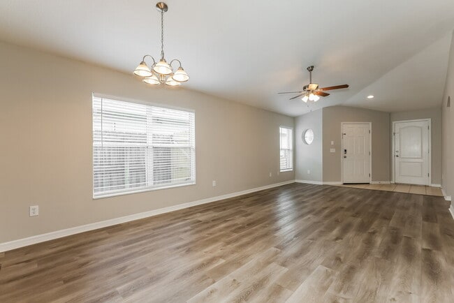 Foto del edificio - 1415 Marsh Wood Dr