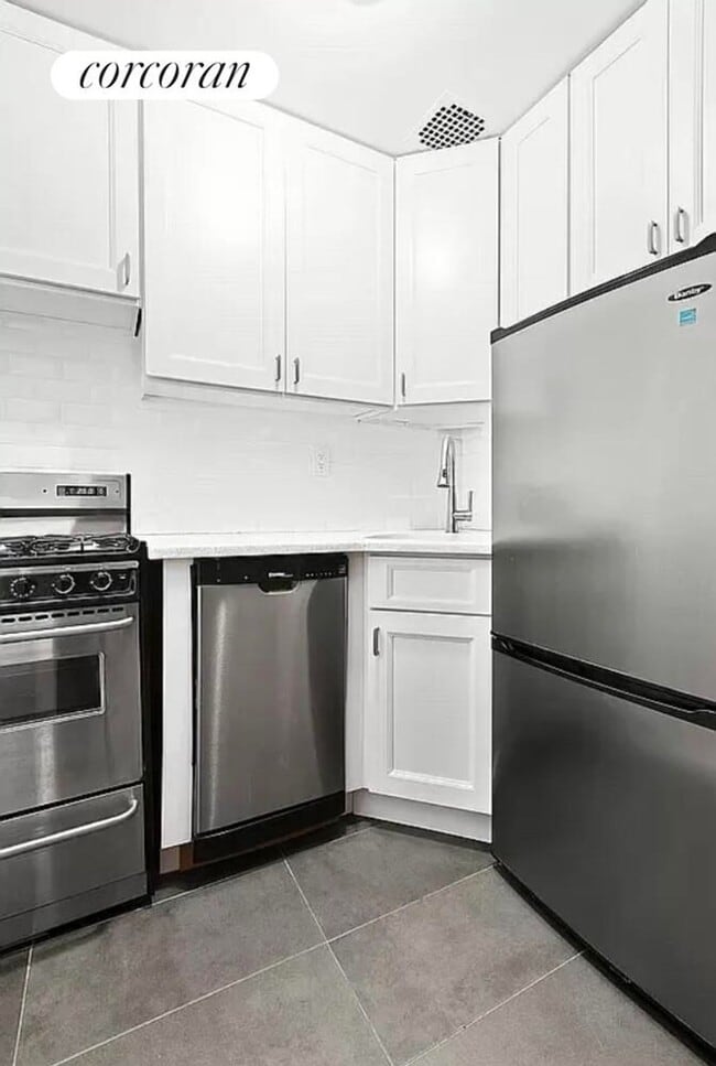 Building Photo - 39 W 83rd St