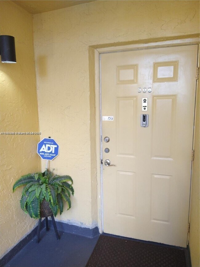 Foto del edificio - 6575 W Oakland Park Blvd