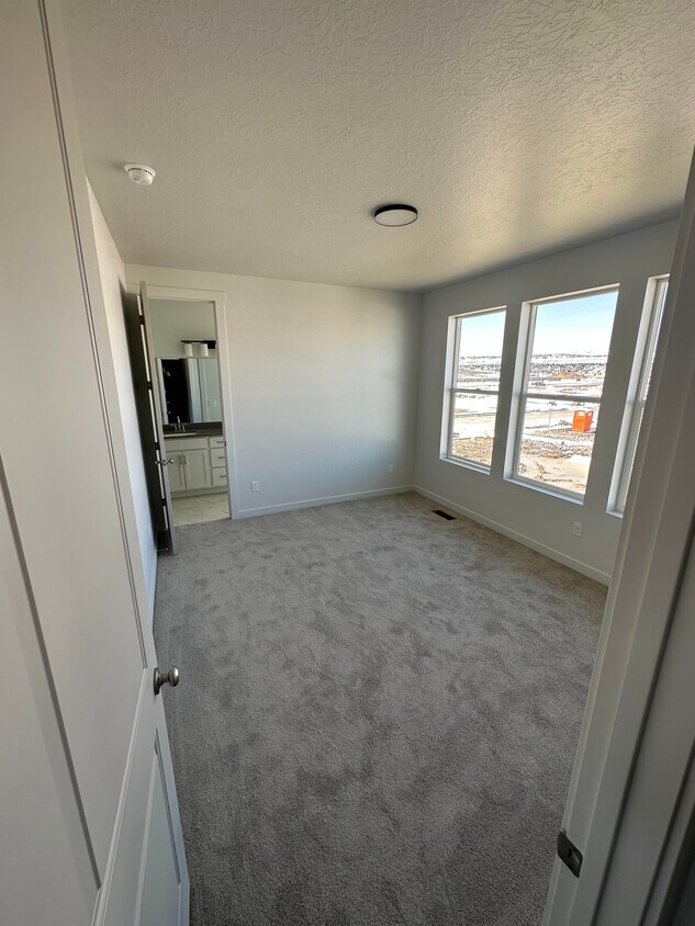 2768 N 3900 W Unit Master Bedroom, Lehi, UT 84043 Apartments in Lehi