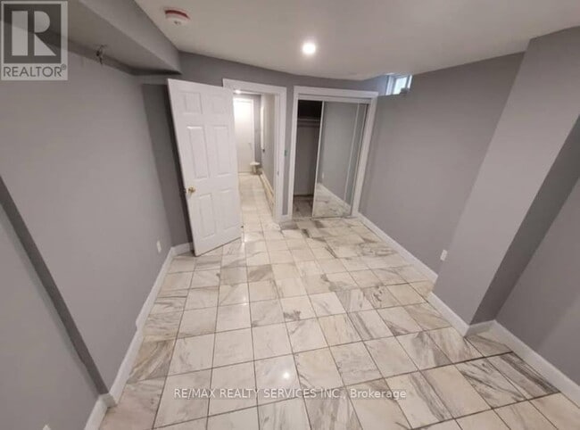 Building Photo - 30 Sweet Briar Ln