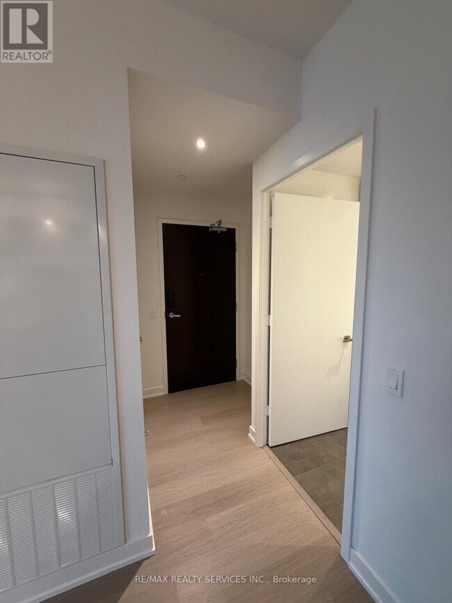 Photo du bâtiment - 448 Burnhamthorpe Rd W