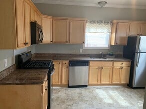 Building Photo - 527 Ashmont St