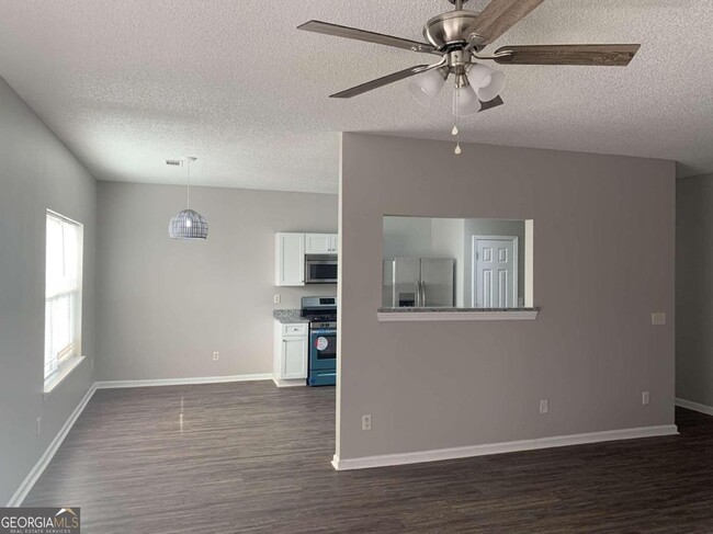 Building Photo - 174 Stillwood Dr