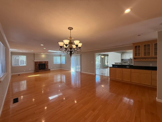 Building Photo - 5536 Fern Dr