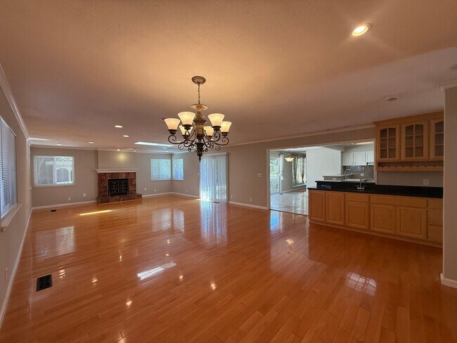 Foto del edificio - 5536 Fern Dr