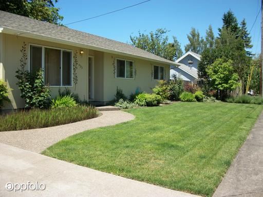 Building Photo - 933 SE Villard St