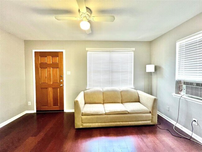 Building Photo - 516 Graceland St