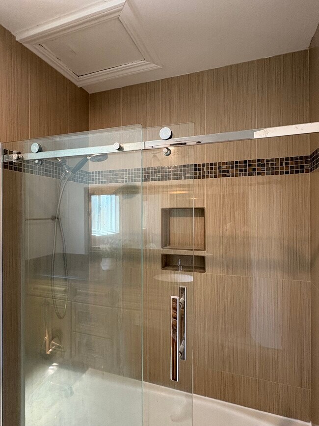 Foto del edificio - 617 Timberpine Ave
