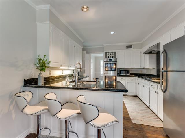 Foto del edificio - 5806 Burgundy Rd