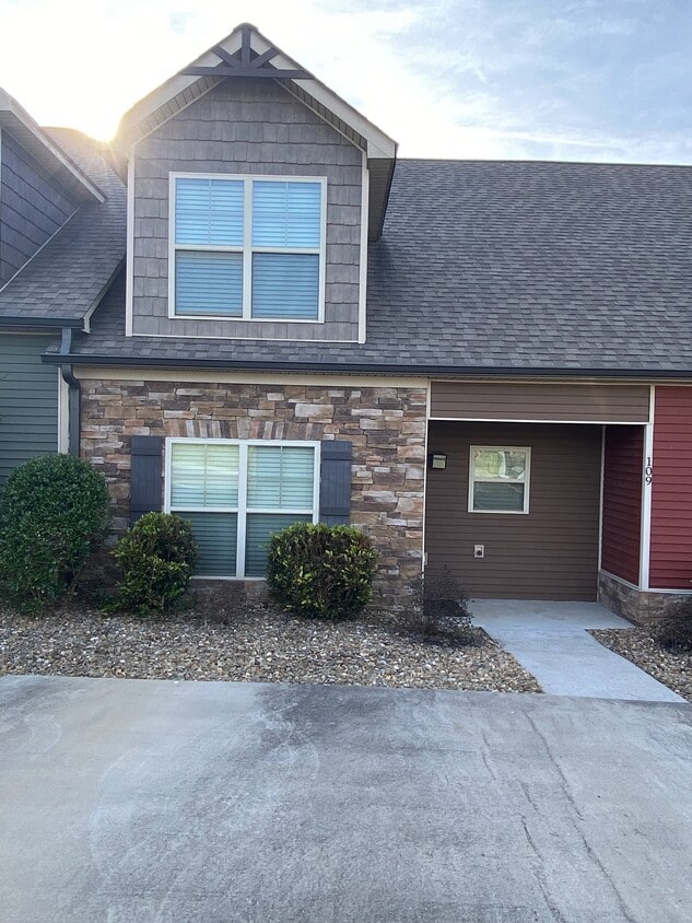 Primary Photo - 109 Belle Chase Way NE