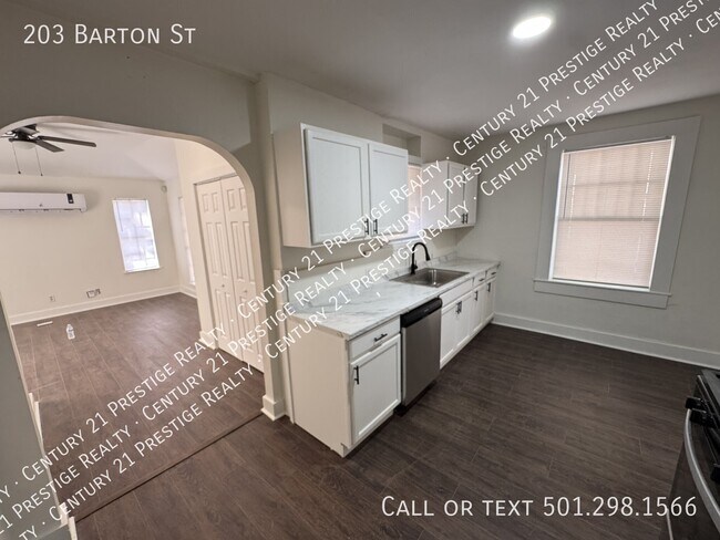 Building Photo - 203 Barton St