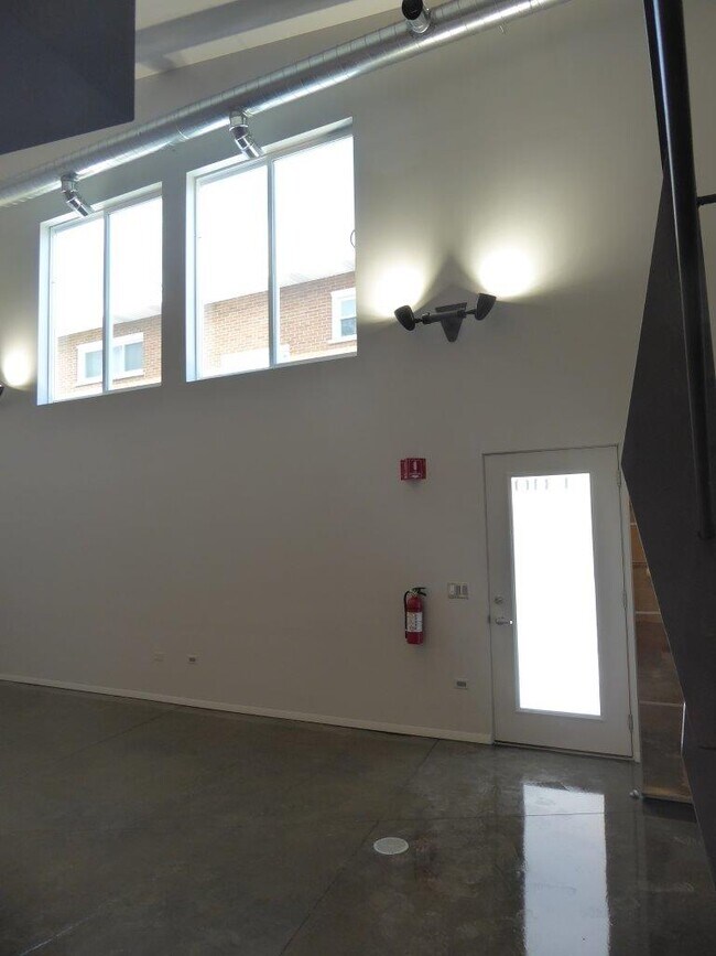Building Photo - 1310 Hartrey Ave