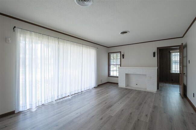 Foto del edificio - 3523 Glen Haven Blvd