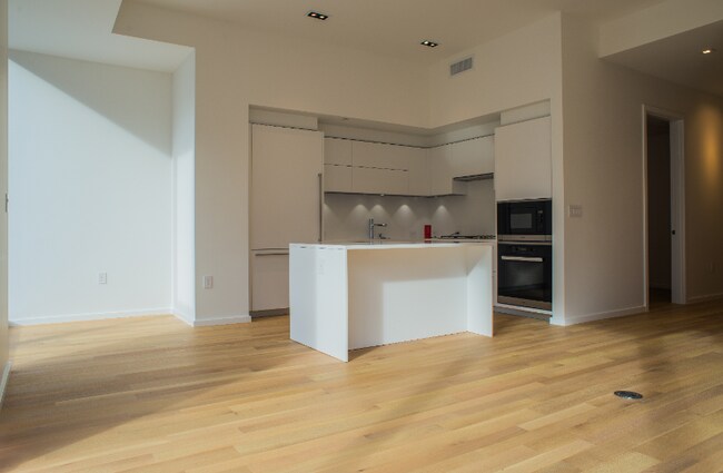 Hermosos chiefs moderna cocina - 1075 NW Northrup St